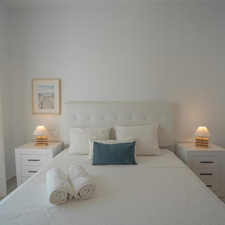 Primera linea, terraza y vistas frontales al mar - Two-Bedroom Apartment - 4