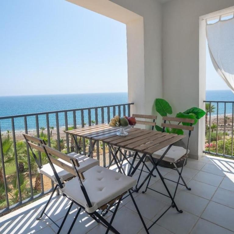 Primera linea, terraza y vistas frontales al mar - Two-Bedroom Apartment - 13