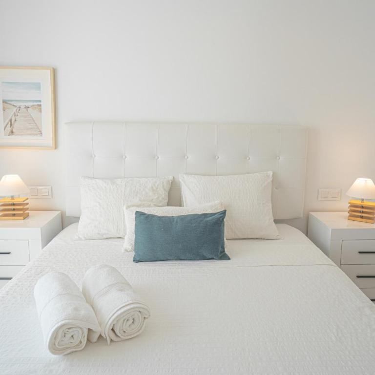 Primera linea, terraza y vistas frontales al mar - Two-Bedroom Apartment - 14