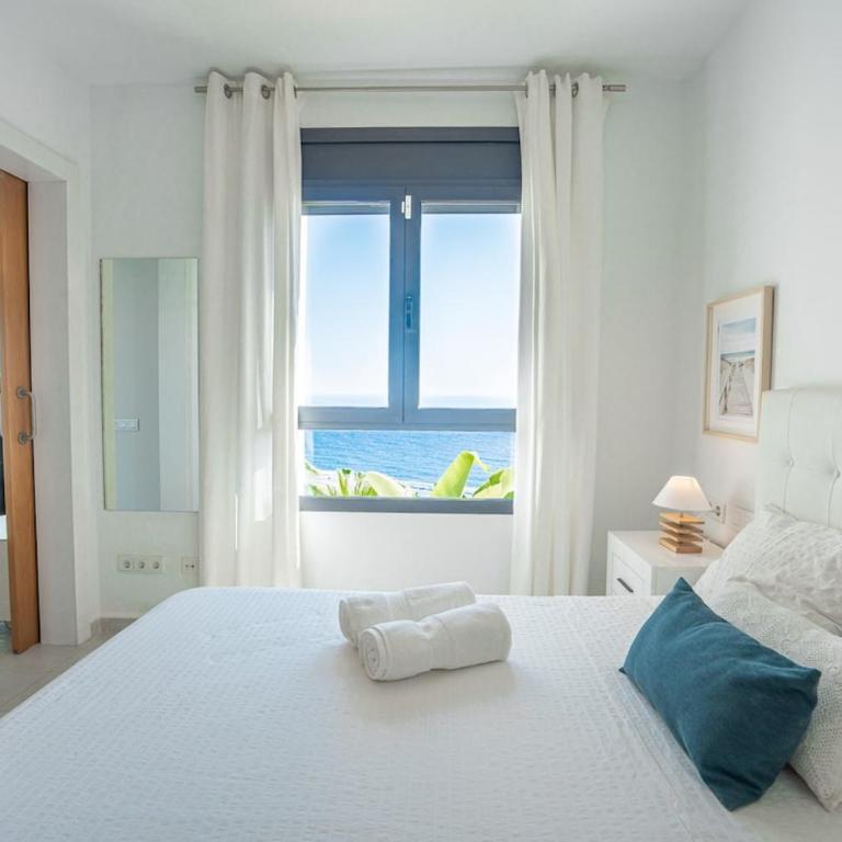 Primera linea, terraza y vistas frontales al mar - Two-Bedroom Apartment - 16