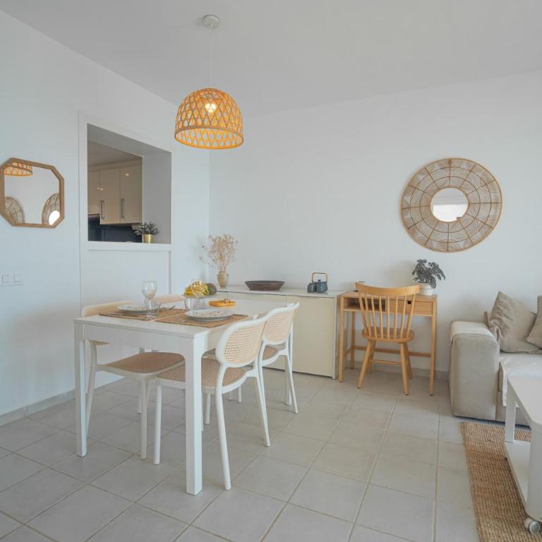 Primera linea, terraza y vistas frontales al mar - Two-Bedroom Apartment - 17