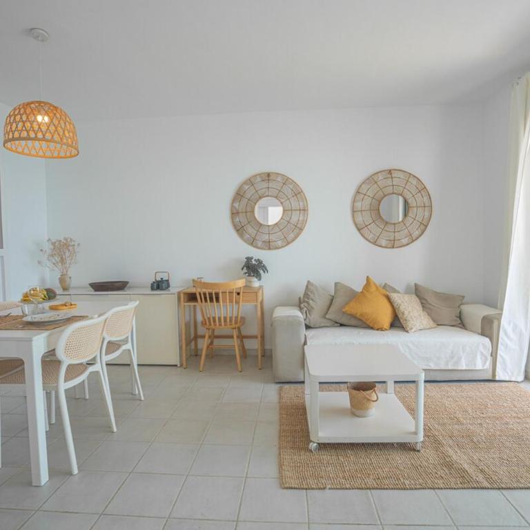 Primera linea, terraza y vistas frontales al mar - Two-Bedroom Apartment - 24
