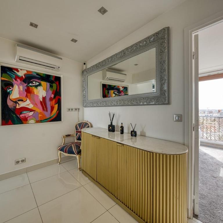 Penthouse with Jacuzzi Top floor Paris 17th arrondissement - Apartment mit 1 Schlafzimmer - 53