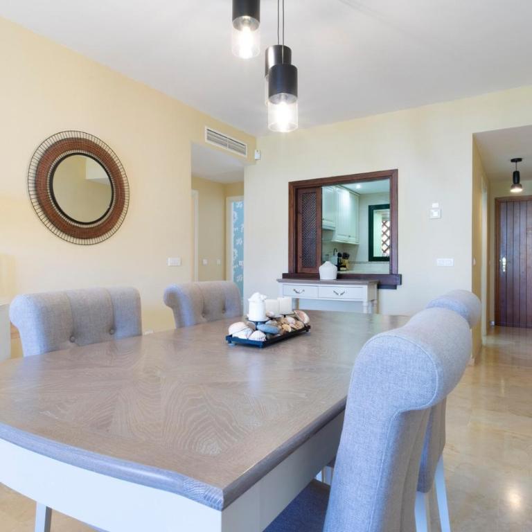 First-Class Family Community. Chic Design King Bed - Appartement 2 Chambres avec Terrasse - 25