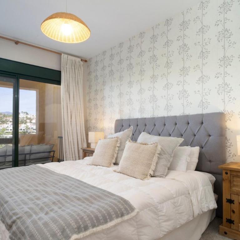 First-Class Family Community. Chic Design King Bed - Appartement 2 Chambres avec Terrasse - 38