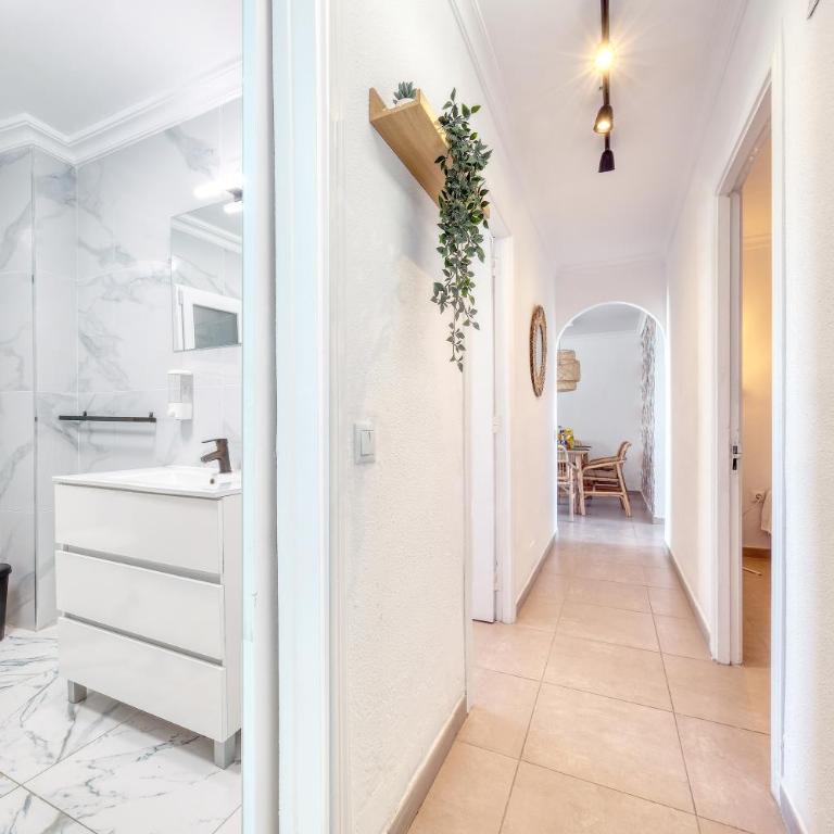 Sunny Vacation Gran Canaria - Near the Beach By Lanzarote Vacation Homes - Apartamento de 3 dormitorios con balcón - 16