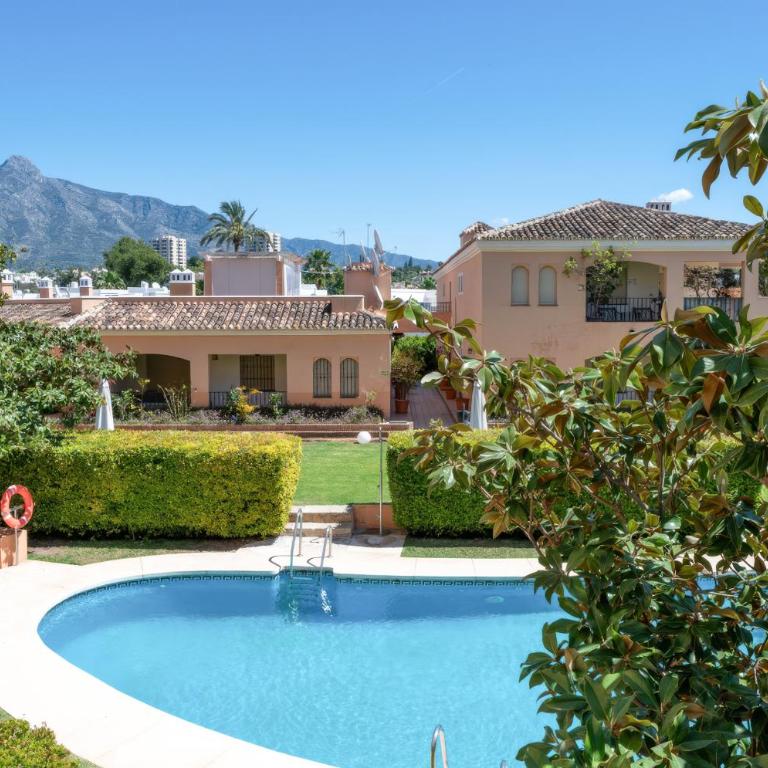 Nueva Andalucia Holiday Home - Apartamento - 4