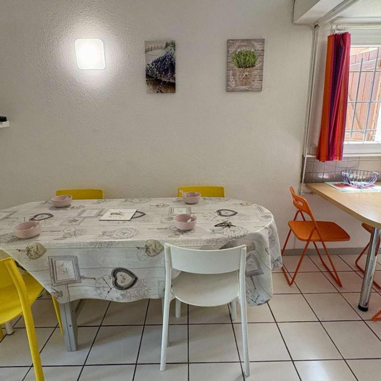 Pavillon avec grande terrasse, climatisation et piscine collective GN100-010 - Appartement 3 Chambres - 8
