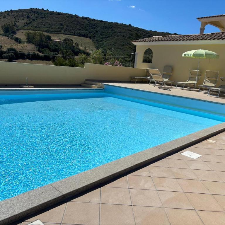 Pool in the Hills - Sea 10 MIN - BBQ - Quiet - Appartamento con 2 Camere da Letto - 6
