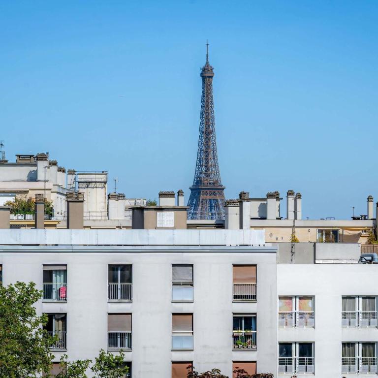 Mercure Paris Montparnasse Pasteur - Suite Junior avec 1 Lit King-Size et Canapé-Lit pour 2 Personnes - Vue sur Tour Eiffel - 4