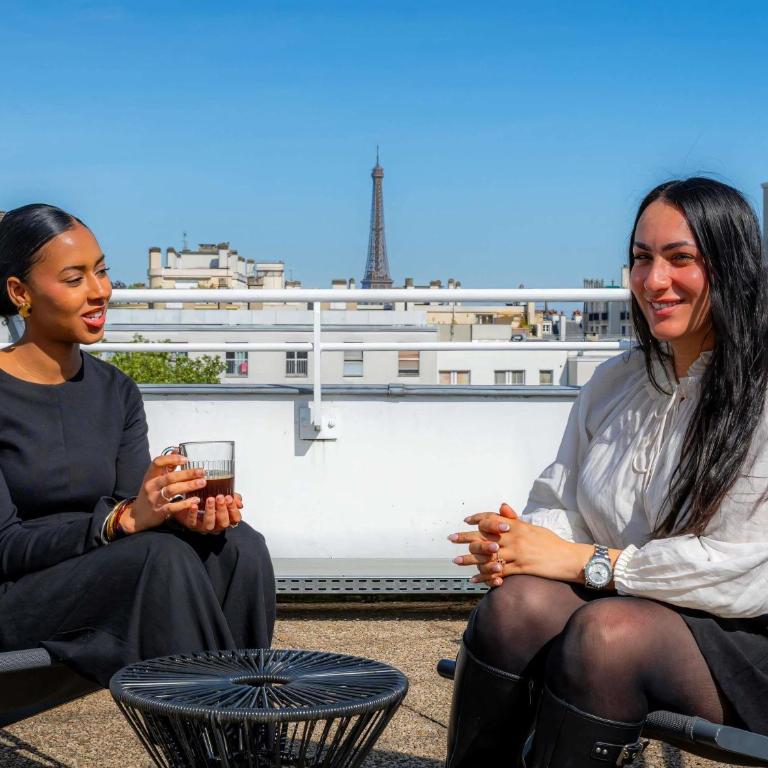 Mercure Paris Montparnasse Pasteur - Suite Junior avec 1 Lit King-Size et Canapé-Lit pour 2 Personnes - Vue sur Tour Eiffel - 7