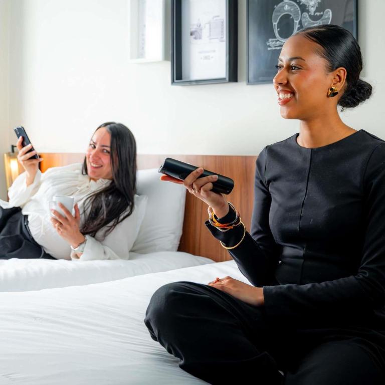 Mercure Paris Montparnasse Pasteur - Suite Junior avec 1 Lit King-Size et Canapé-Lit pour 2 Personnes - Vue sur Tour Eiffel - 8