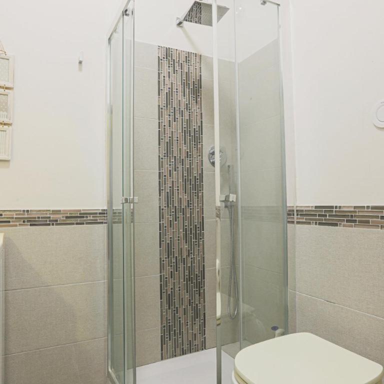 15 minutes from the sea - AC - Quiet - King - Balcony - Appartement 1 Chambre avec Balcon - 6