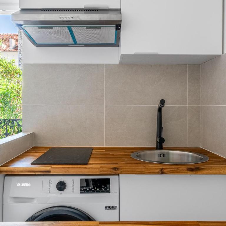 New Paris Studio Rue Roger #2 - all bills included - direct train from CDG airport - Studio Lit Queen-Size de Luxe - 9