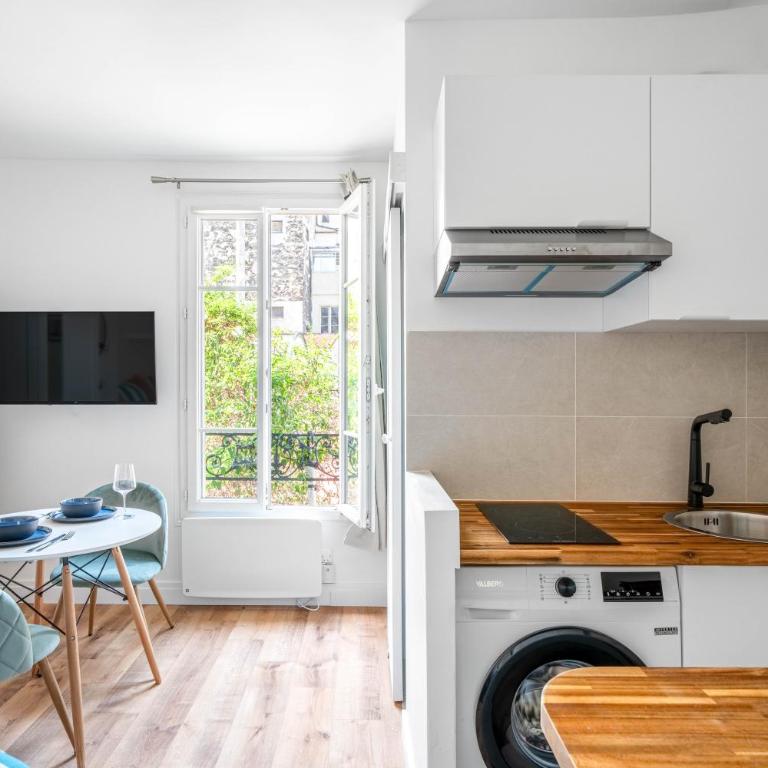New Paris Studio Rue Roger #2 - all bills included - direct train from CDG airport - Studio Lit Queen-Size de Luxe - 8