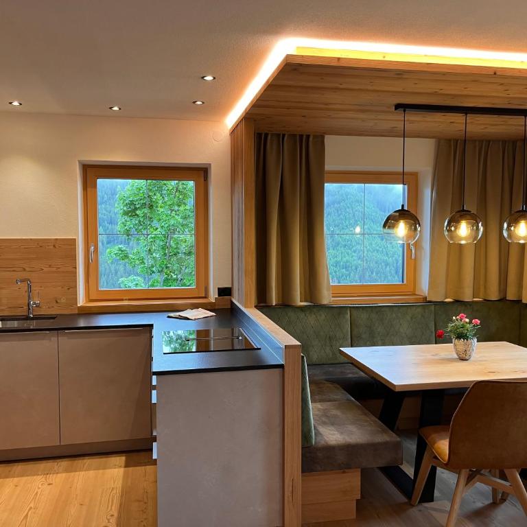 Kuchlerhof - Apartment mit 2 Schlafzimmern und Bergblick - 1