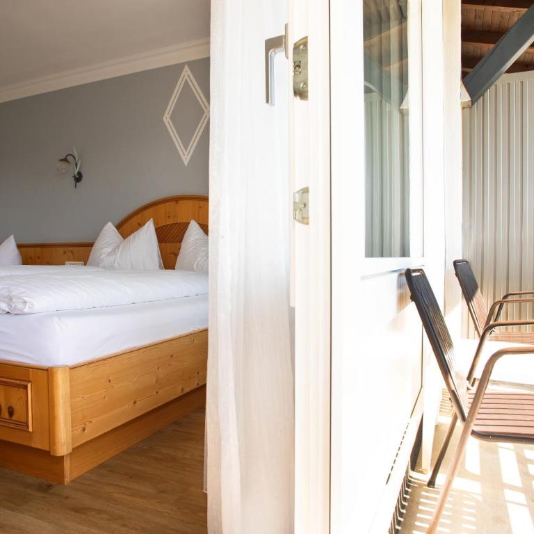 Gasthof zur Post - Double Room with Balcony - 9