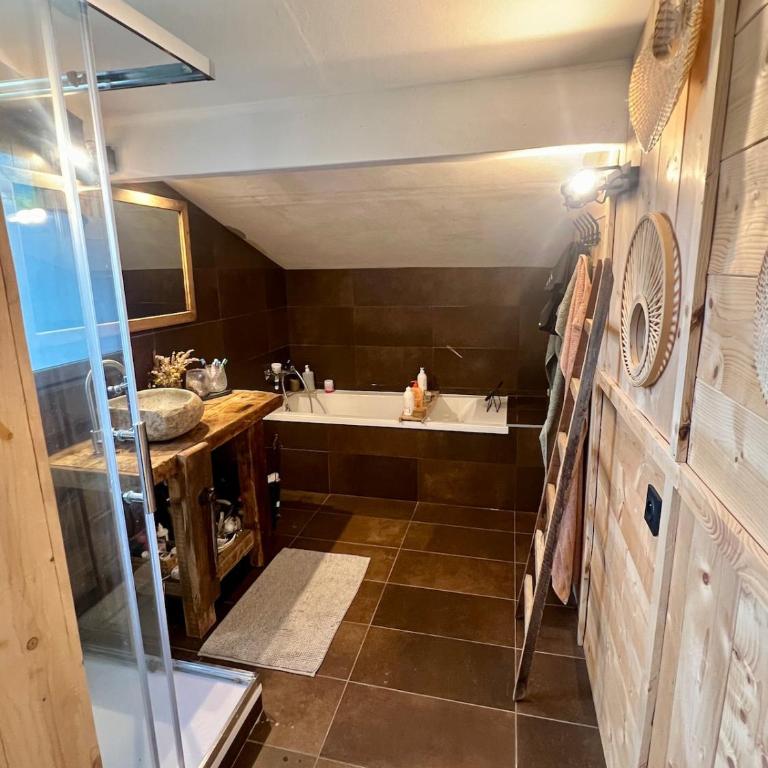Maison calme plein sud Jardin & Piscine - Chalet - 64
