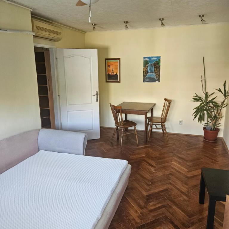 2 bedroom family apartment - Two-Bedroom Apartment - 11