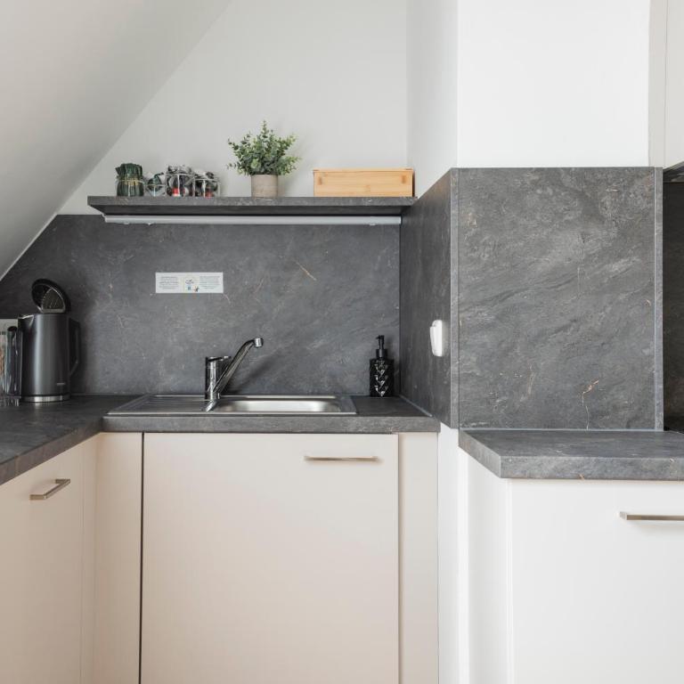 Luxury Design Altstadt Suite - 3BR & Free Parking by HERO HOMES Graz - Three-Bedroom Apartment - 23