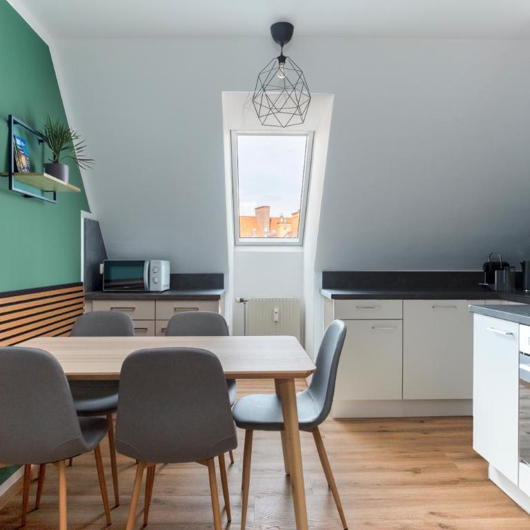 Luxury Design Altstadt Suite - 3BR & Free Parking by HERO HOMES Graz - Three-Bedroom Apartment - 2