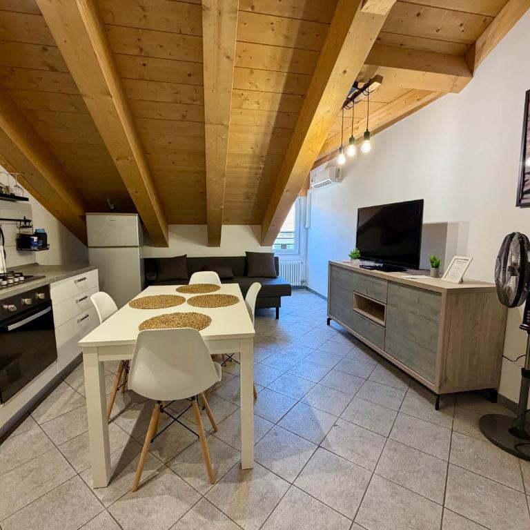 Thiago Home-Elegant Mansarda Santa Giulia Square - One-Bedroom Apartment - 16