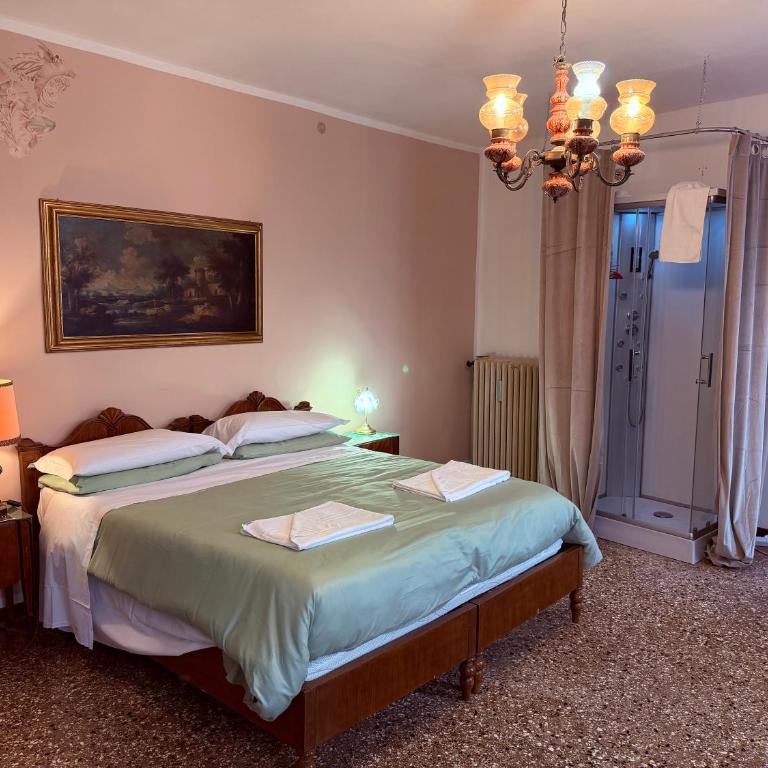 Rosewood Venice LionsClass - Comfort Dreibettzimmer mit Dusche - 9