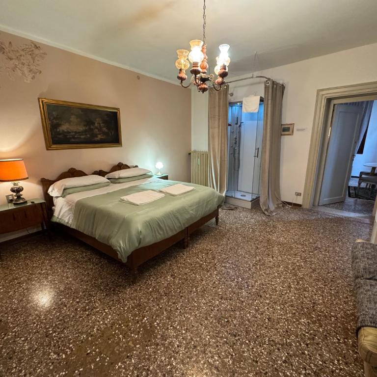 Rosewood Venice LionsClass - Comfort Dreibettzimmer mit Dusche - 17