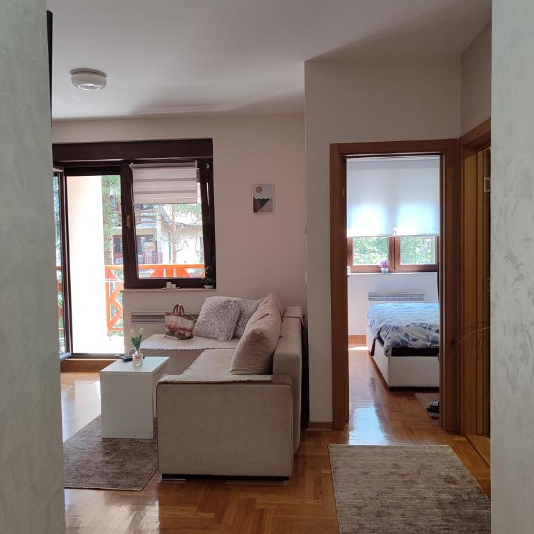 Apartman Nataša, Zlatiborska Vila 1 - FREE PARKING - One-Bedroom Apartment with Terrace - 5