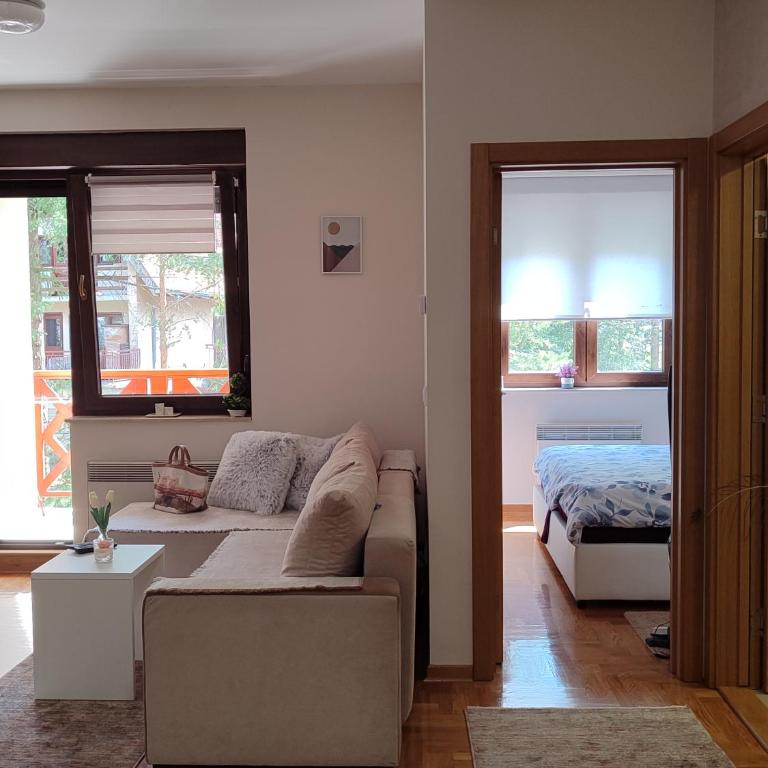 Apartman Nataša, Zlatiborska Vila 1 - FREE PARKING - One-Bedroom Apartment with Terrace - 6