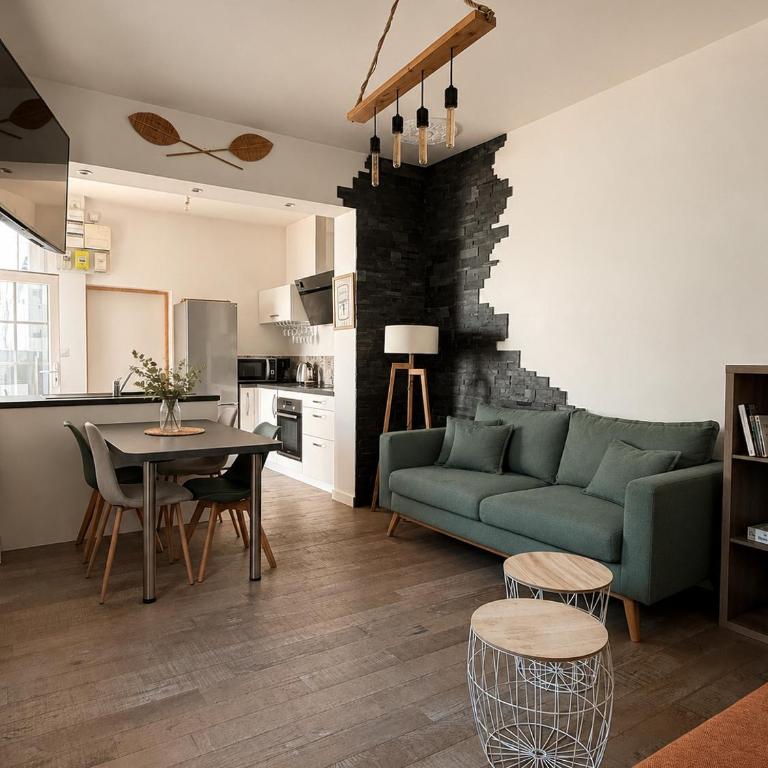 Jolie maison avec terrasse 6 personnes - Vacation Home - 8