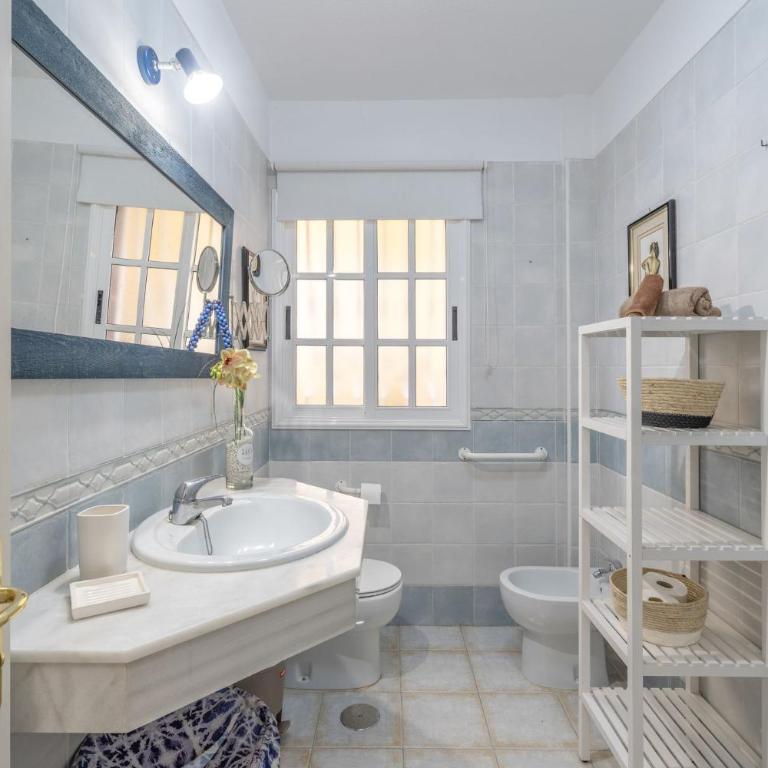 Cozy 2-Bedroom Apartment in Playa de las Amricas - Apartment - 25
