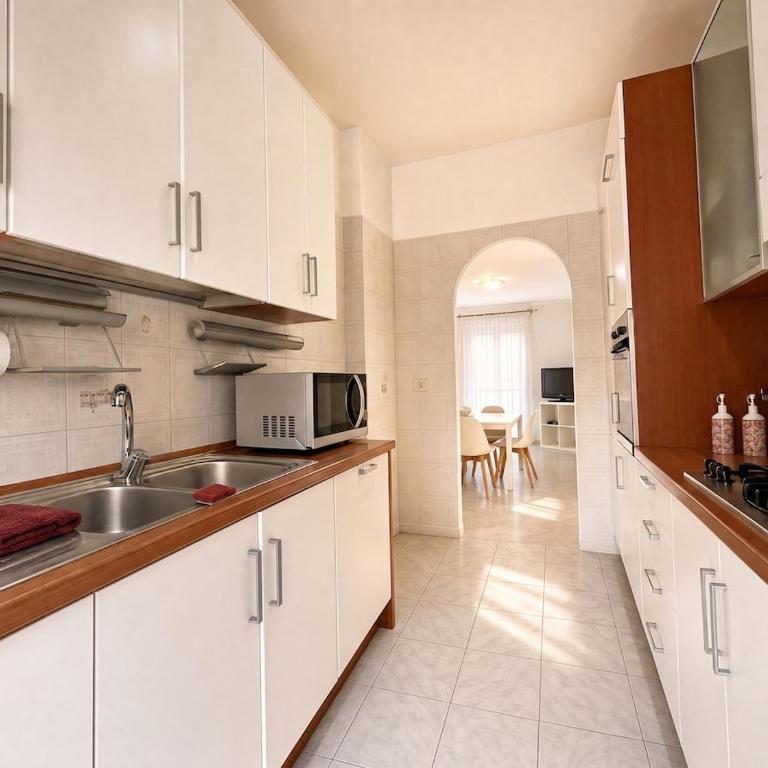 20 min to Fontana di Trevi with Metro A - Consoli - Three-Bedroom Apartment - 15