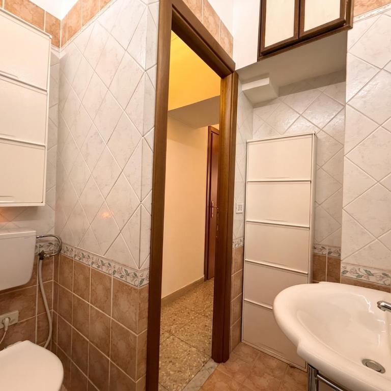 20 min to Fontana di Trevi with Metro A - Consoli - Three-Bedroom Apartment - 17