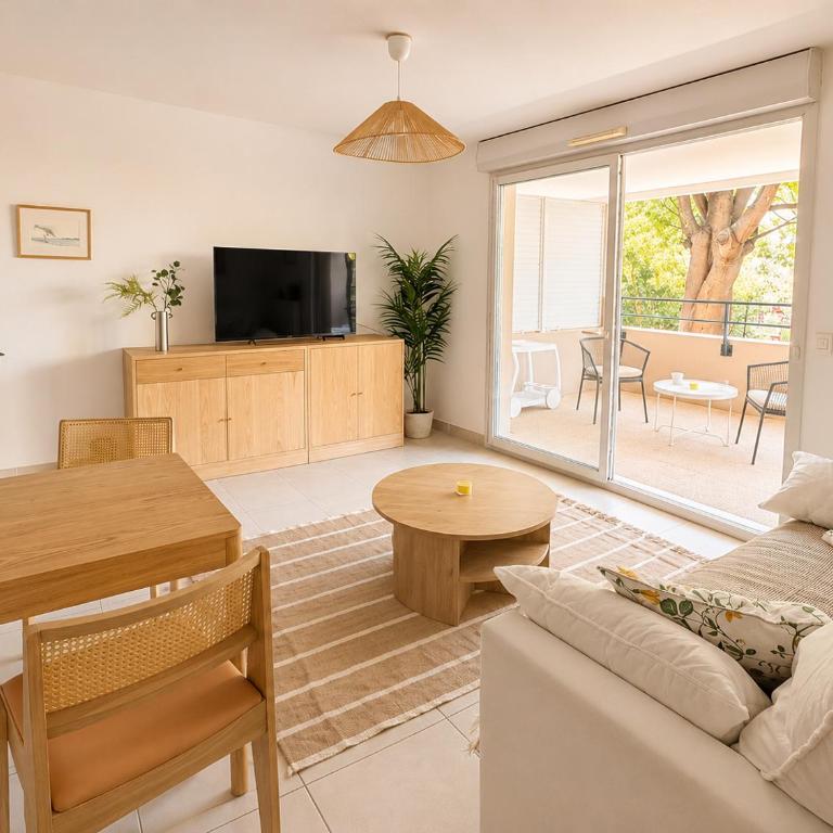 Centre ville Hyères - Parking - Grande Terrasse - Appartement 1 Chambre - 12