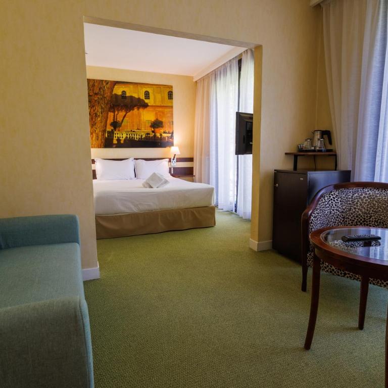 Villa Borghese, The Originals Relais - Junior Suite with Balcony - 5