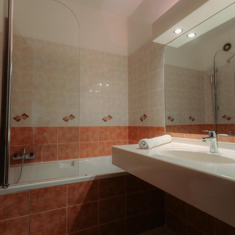 Villa Borghese, The Originals Relais - Junior Suite with Balcony - 2