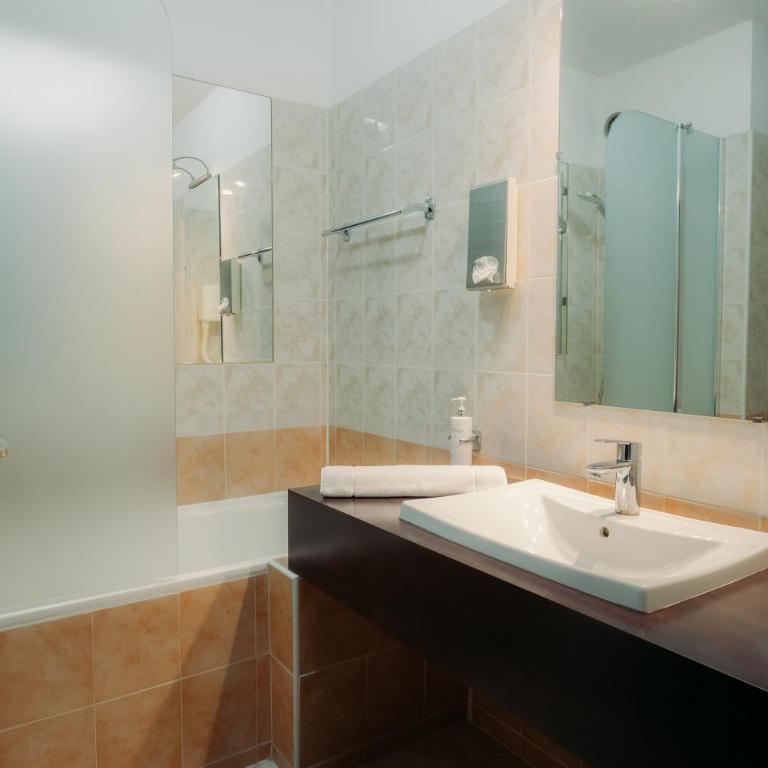 Villa Borghese, The Originals Relais - Privilege Room with Terrace - 4