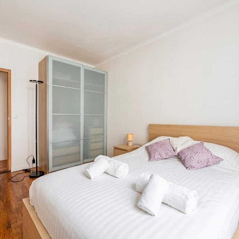 Central 1BR - Fully Equipped Mobility Lease - Apartment - 2