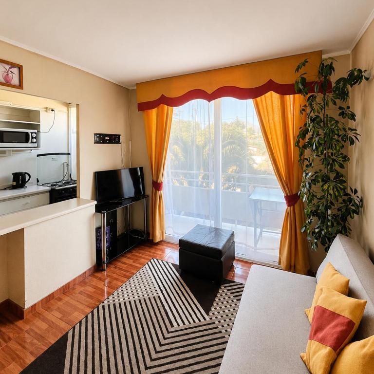 Acogedor en 4 esquinas y Playa - Apartamento de 3 dormitorios con balcón - 2