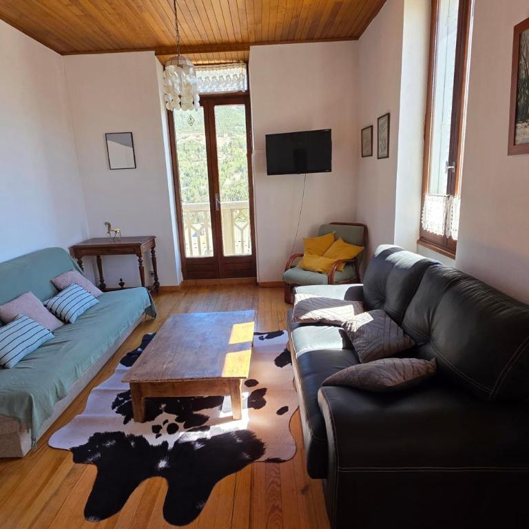 Spacious Briançon Flat with Balcony - Appartamento - 2