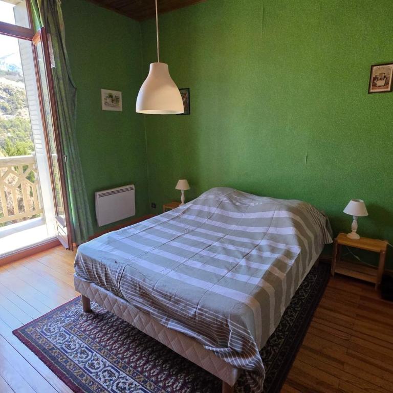 Spacious Briançon Flat with Balcony - Appartamento - 4
