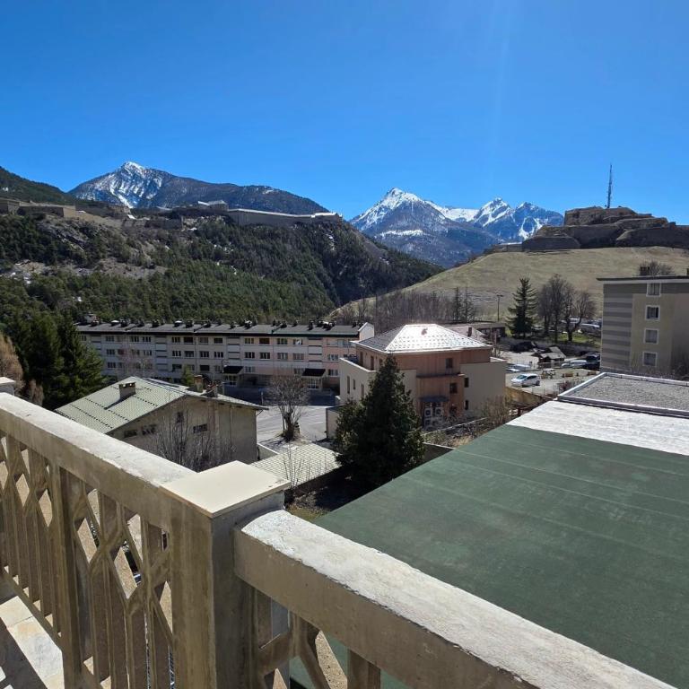 Spacious Briançon Flat with Balcony - Appartamento - 11