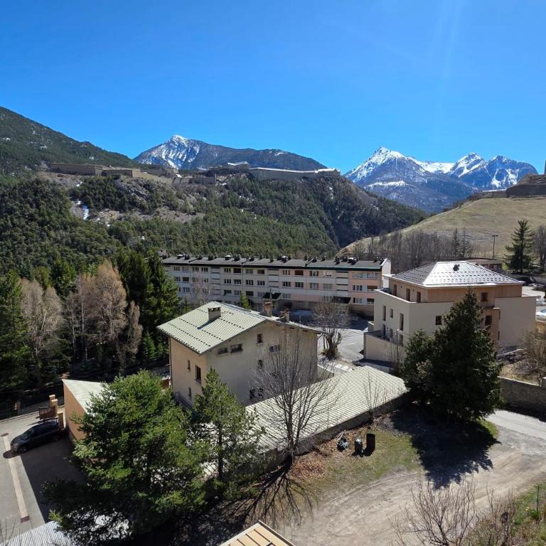 Spacious Briançon Flat with Balcony - Appartamento - 12