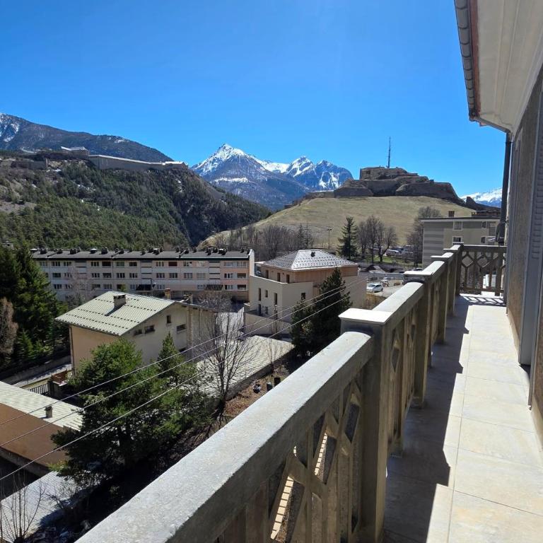 Spacious Briançon Flat with Balcony - Appartamento - 15