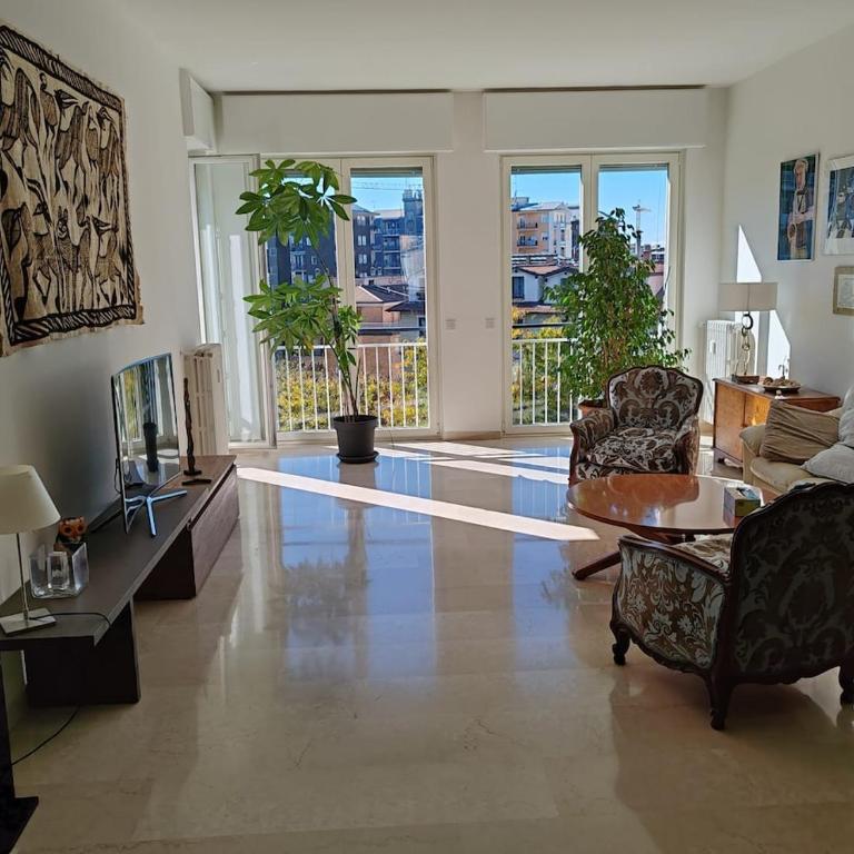 Spacious Apartment - M4 to Duomo - Free Garage - Appartamento con 3 Camere da Letto - Piano Alto - 1