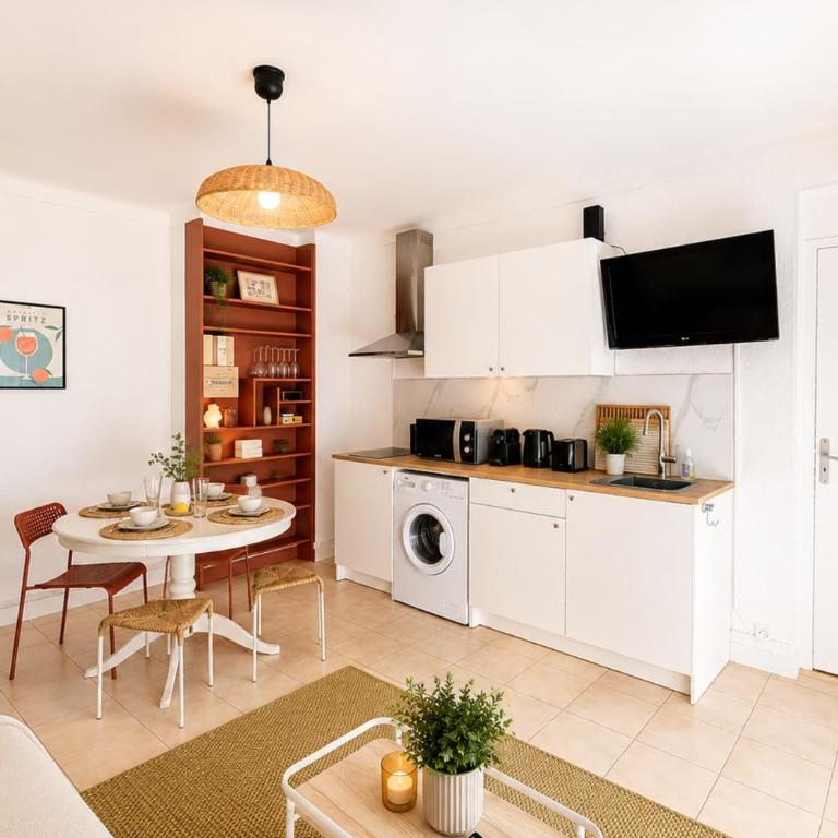 AGENCE HENRI CAMILLE - CIRODDE - 2 chambres grande terrasse 5 min Croisette - Appartement - 4