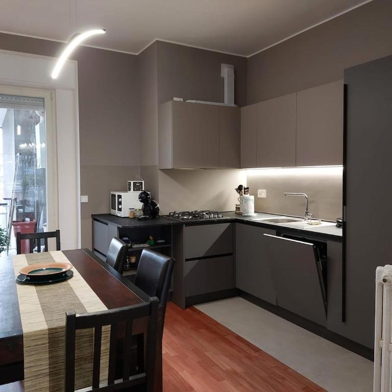 Spacious Apartment - M4 to Duomo - Free Garage - Appartamento con 3 Camere da Letto - Piano Alto - 2
