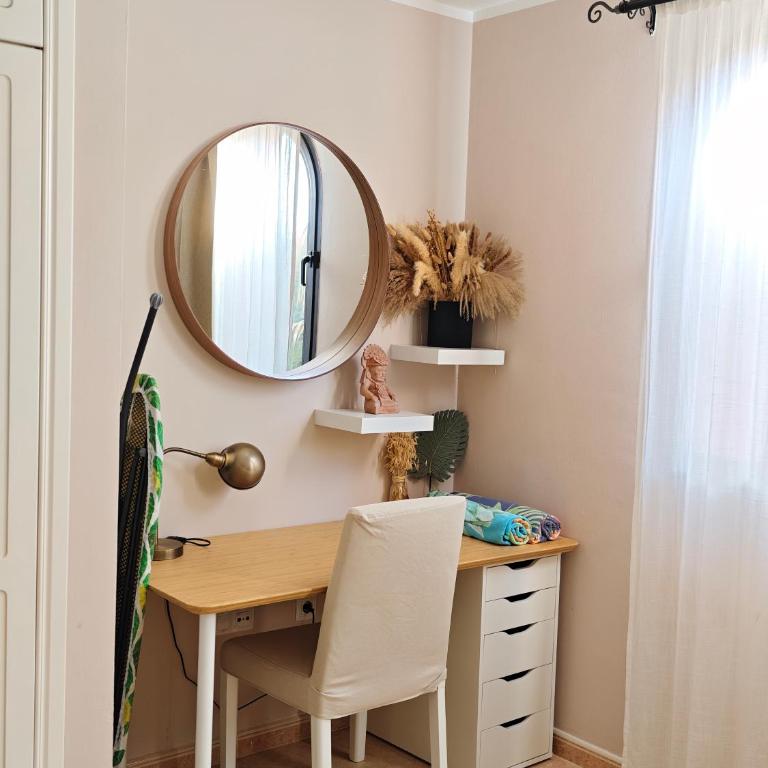 Bouganville - Apartment with Terrace & Shared Pool - Appartamento con 1 Camera da Letto - 2