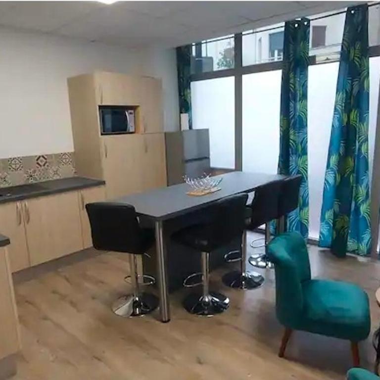 *Bleu Saphir* centre de Vichy - Two-Bedroom Apartment - 5